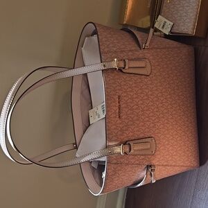Michael Kors Voyager in Bellet color purse and matching wallet